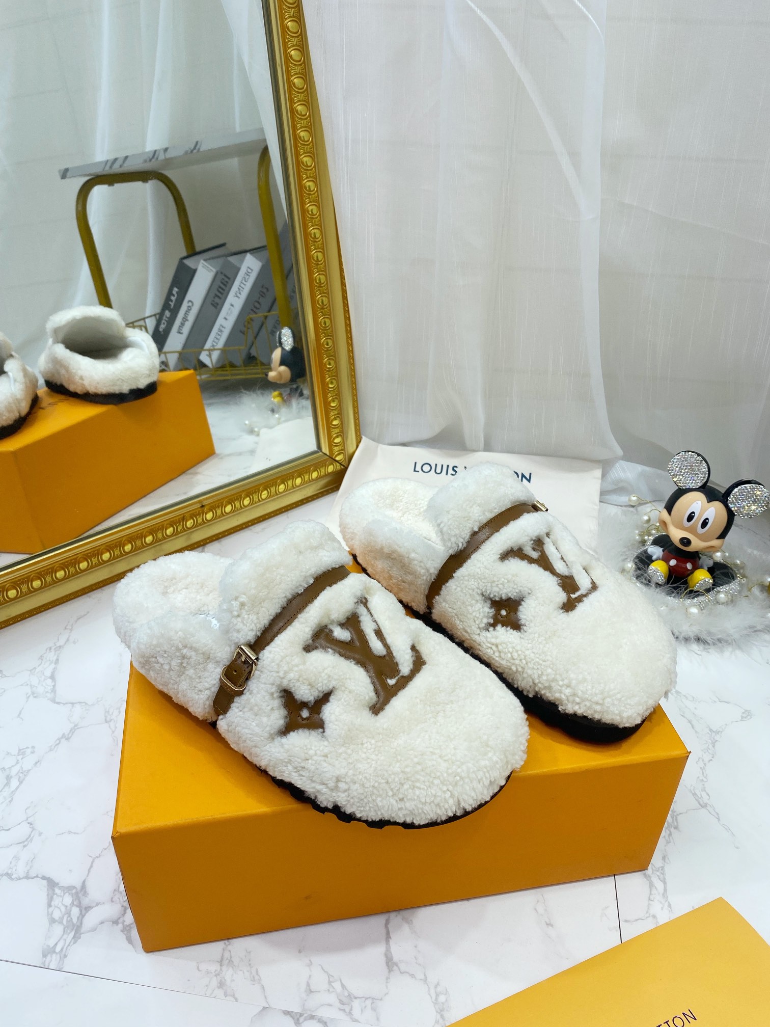Louis Vuitton Women's Winterbreak Flat Comfort Mule White For Women LV