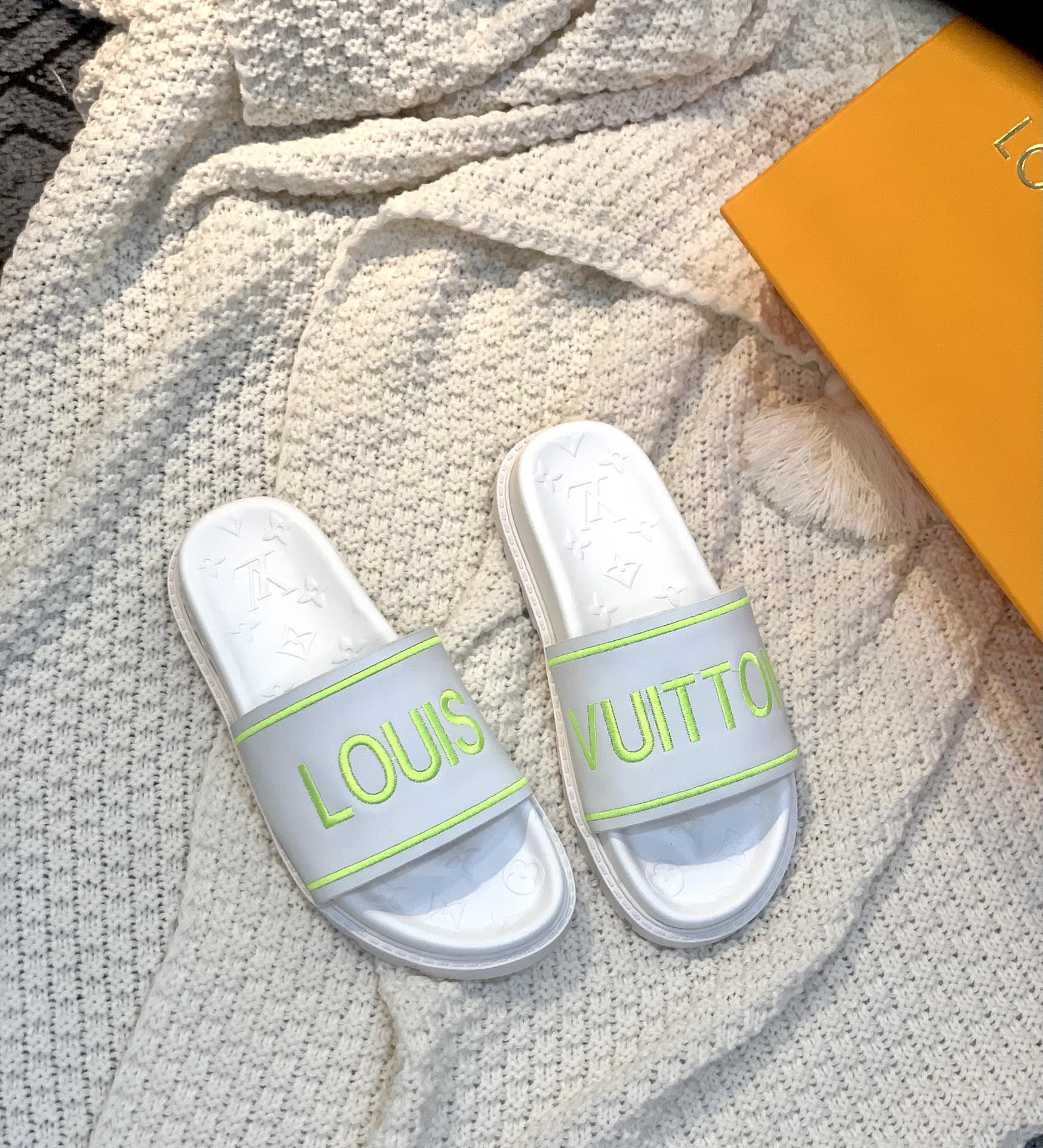 Louis Vuitton Women's Pool Pillow Flat Comfort Mule White For Women LV