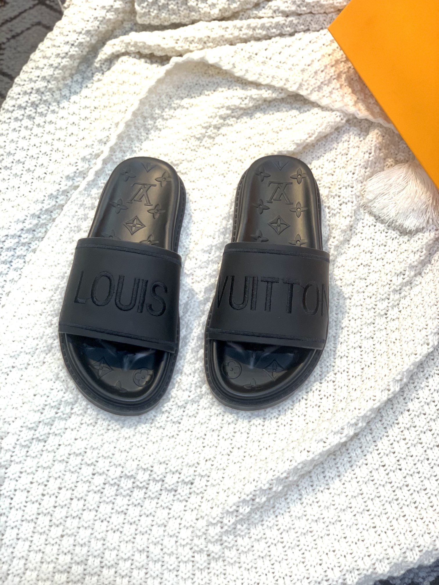 Louis Vuitton Women's Pool Pillow Flat Comfort Mule Black For Women LV